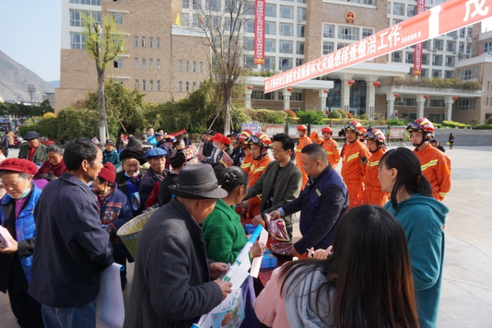 茂县组织开展“扑火安全警示教育整治周”宣传活动2